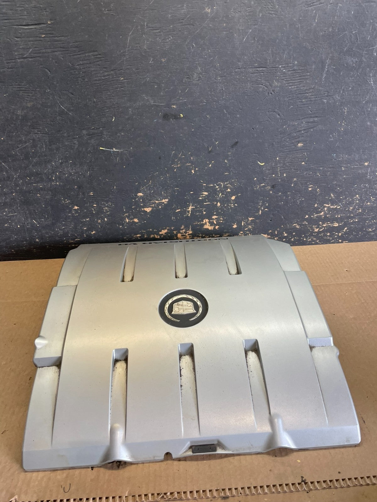 1997 to 2004 Cadillac Deville Seville Northstar Engine Motor Cover AA6120 DG4
