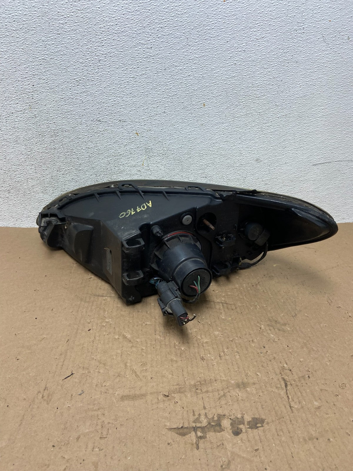 2000 to 2007 Ford Taurus Right Passenger RH Side Halogen Headlight AD7760 DW7