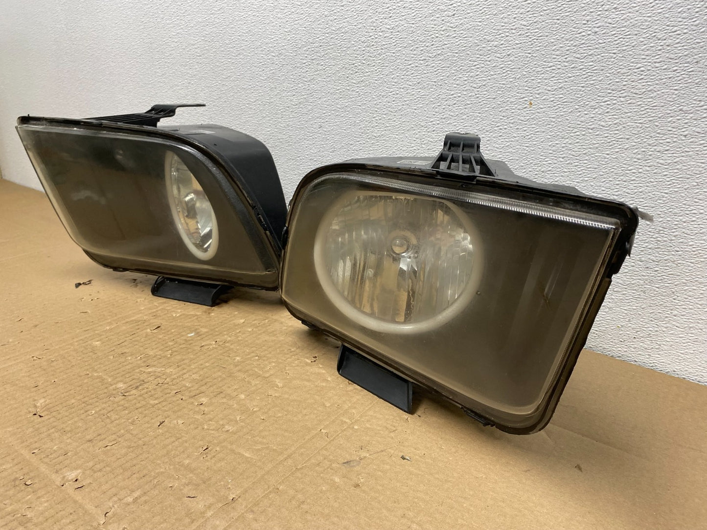 2005 to 2009 Ford Mustang Left+Right Set LED Black Halogen Headlights AC3846 DG1