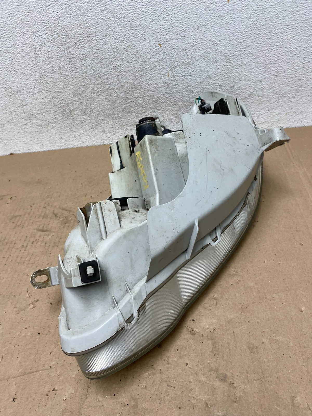 2005 to 2008 Toyota Corolla Right Passenger RH Side Headlight AG4701 DW8