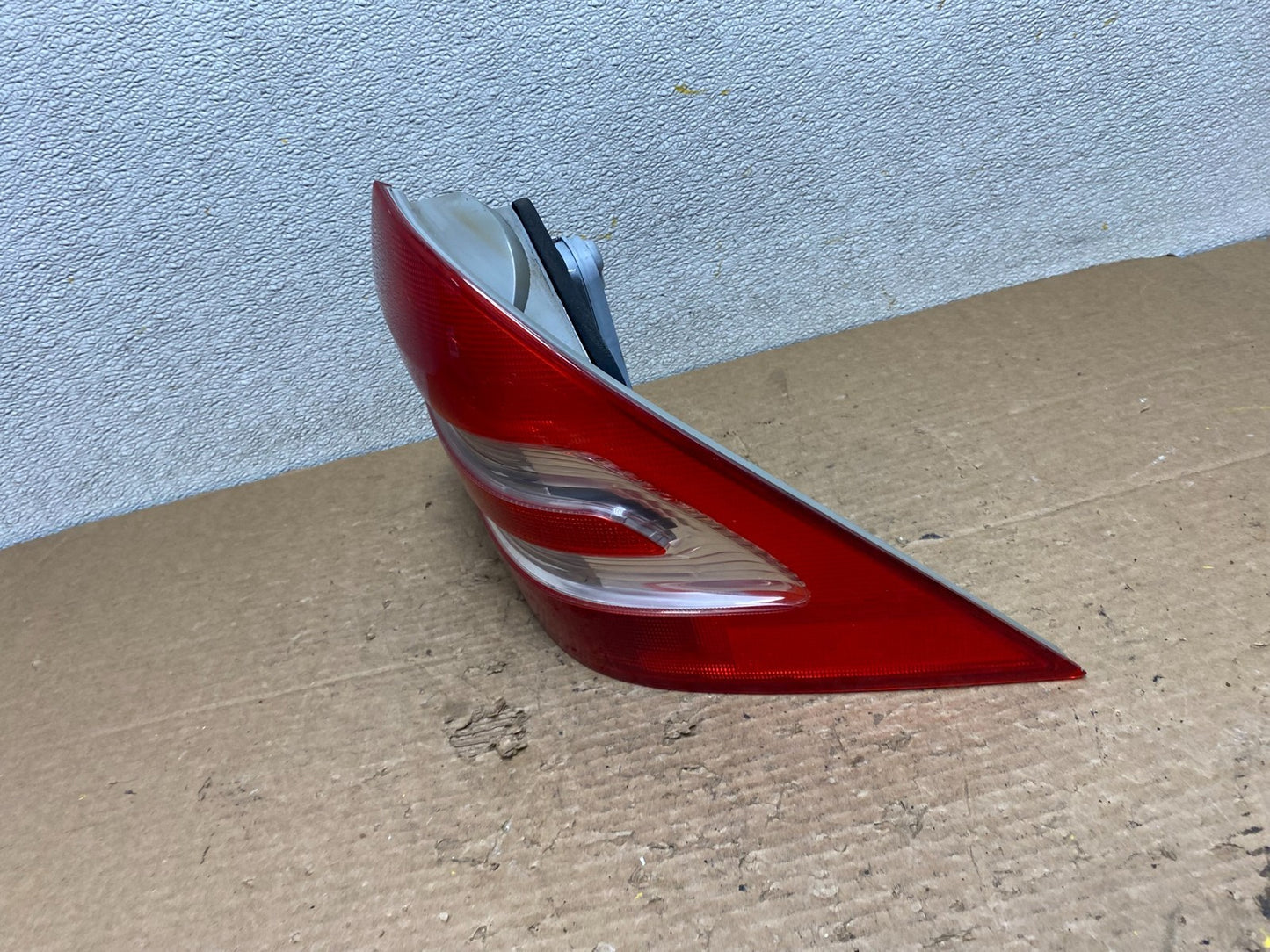 2001-2004 Mercedes-Benz C230 C240 W203 C-Class Right Passenger Tail Light Z31061