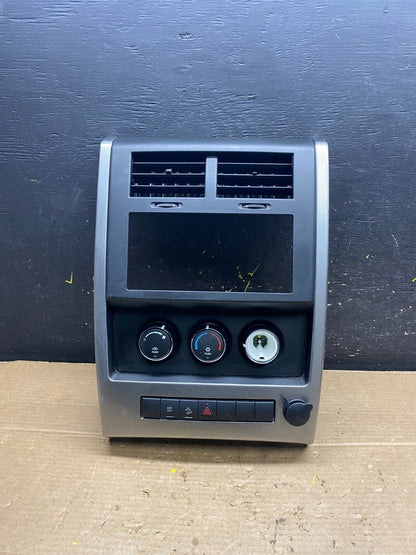 2008 to 2012 Jeep Liberty Dash Climate Temperature Control Radio Bezel w9719 DG0