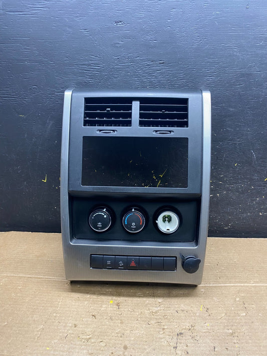 2008 to 2012 Jeep Liberty Dash Climate Temperature Control Radio Bezel w9719 DG0