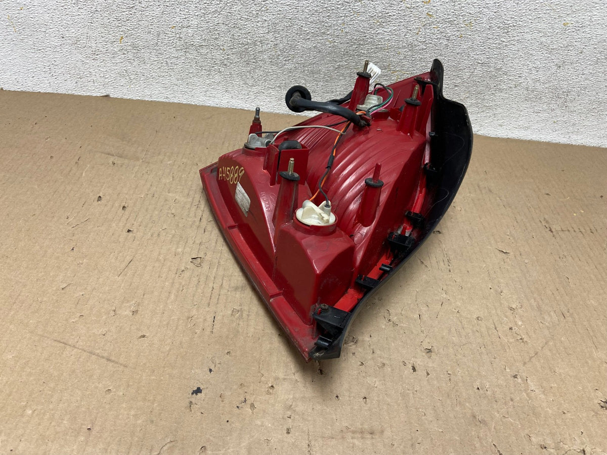 2001 2002 2003 Hyundai Elantra Right Passenger Rh Tail Side Light AH5889 LK4