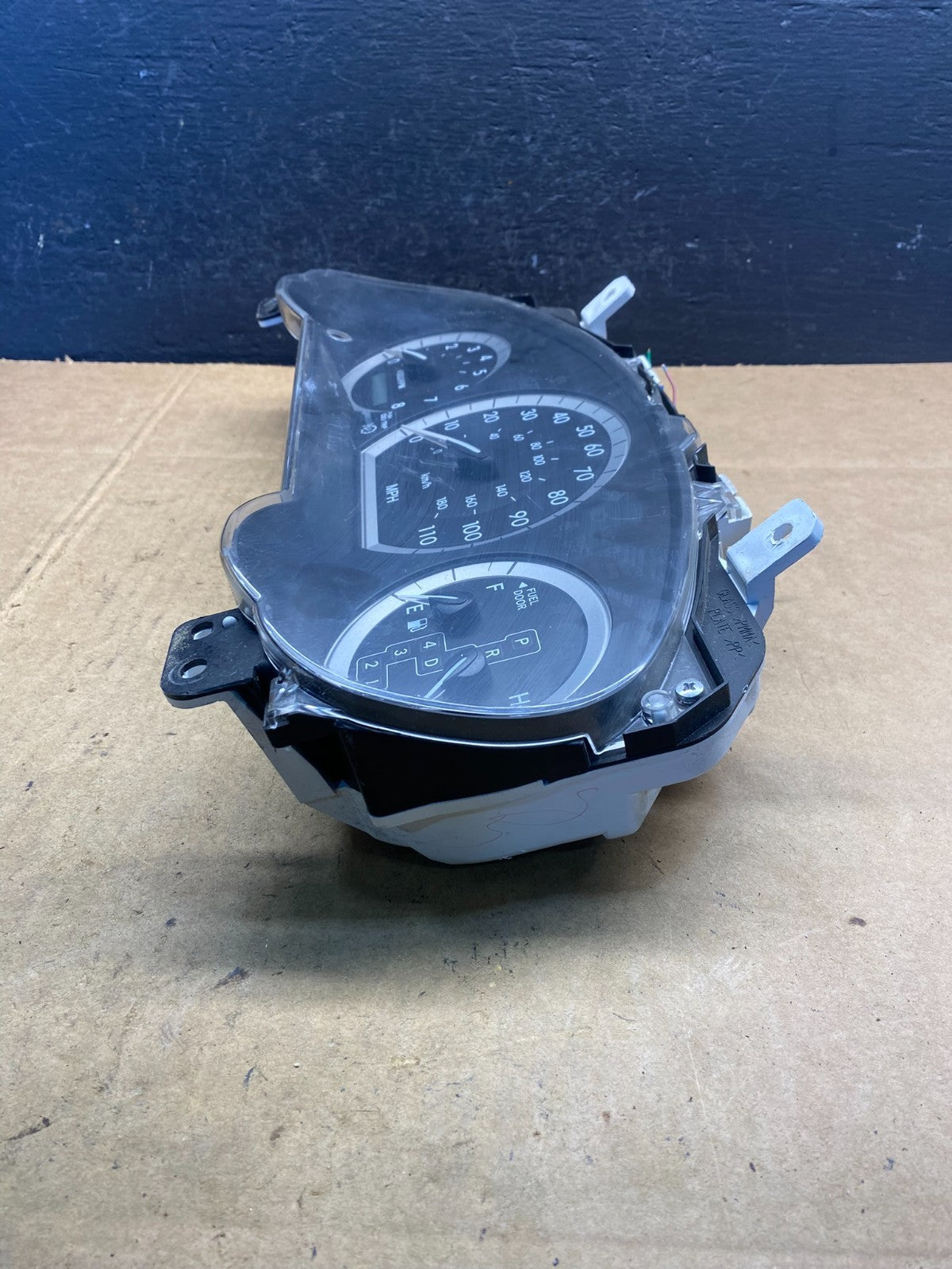 2004 2005 Toyota Sienna Speedometer Cluster Gauge AD4840 DG2