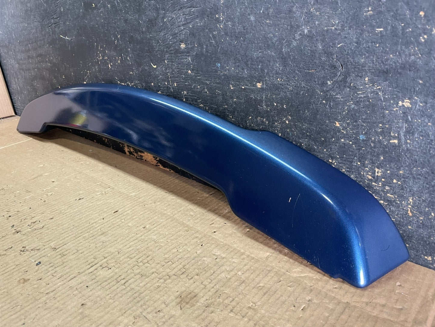 2008 to 2014 Land Rover LR2 Rear Trunk Tail Light Lift Gate Spoiler AB3233 DG2