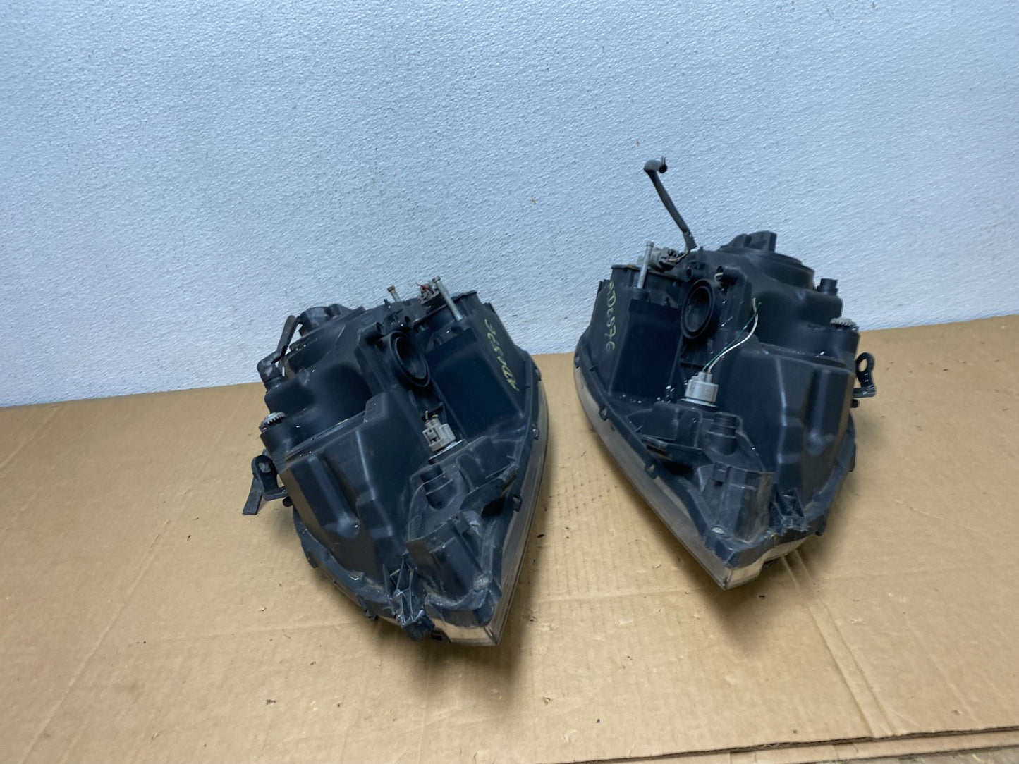 1999 to 2003 Lexus RX300 Left+Right Headlights Halogen AD0876 DW14