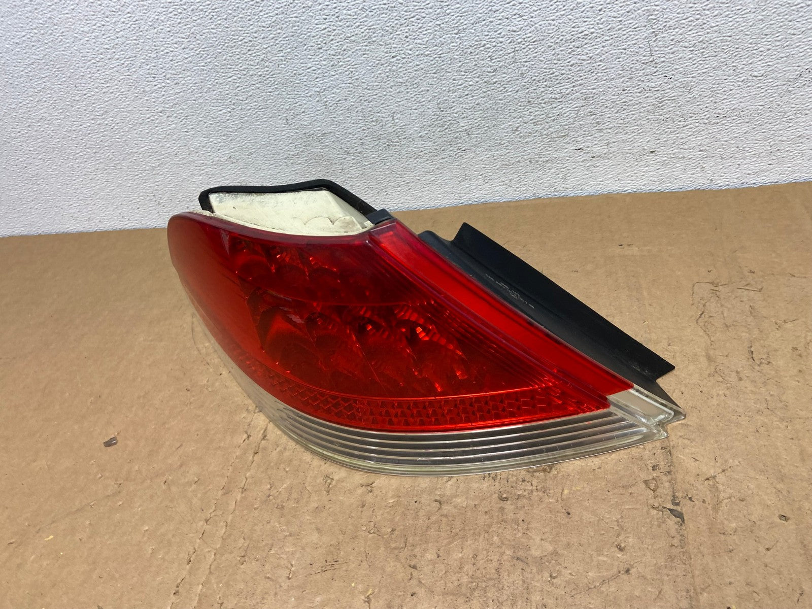 2002 to 2005 BMW 7-Series 745i 760i Left Driver LH Side Tail Light AD0636 LK1