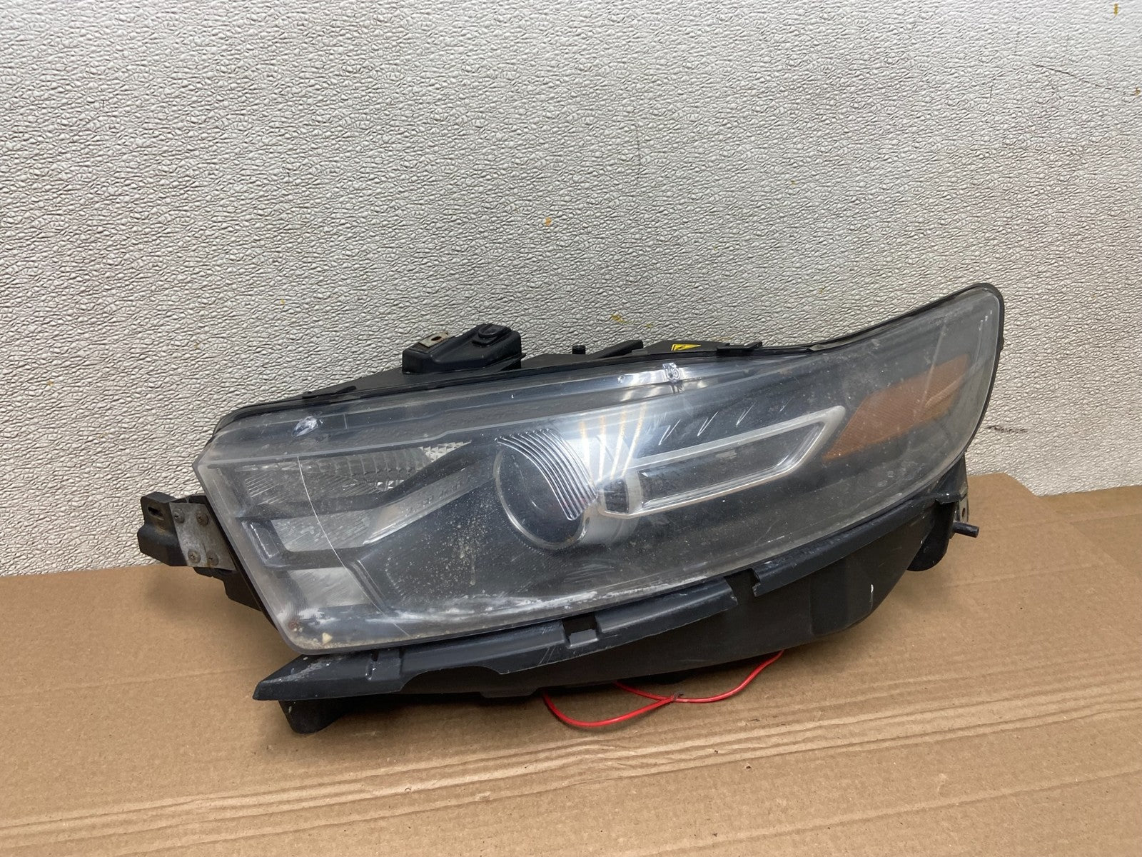2013 to 2019 Ford Taurus Left Driver LH Side Headlight Xenon HID OEM AB0976 DG0