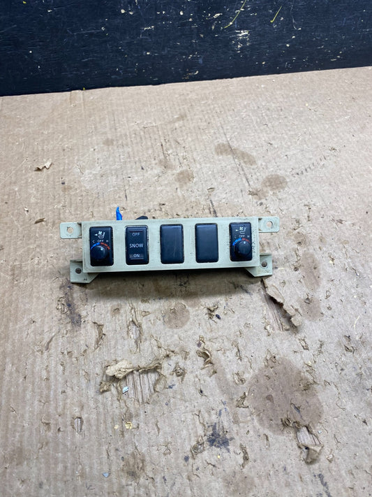 2006-2010 Infiniti M35 Center Console Heated Seats Control Switches OEM Z7390 DG0