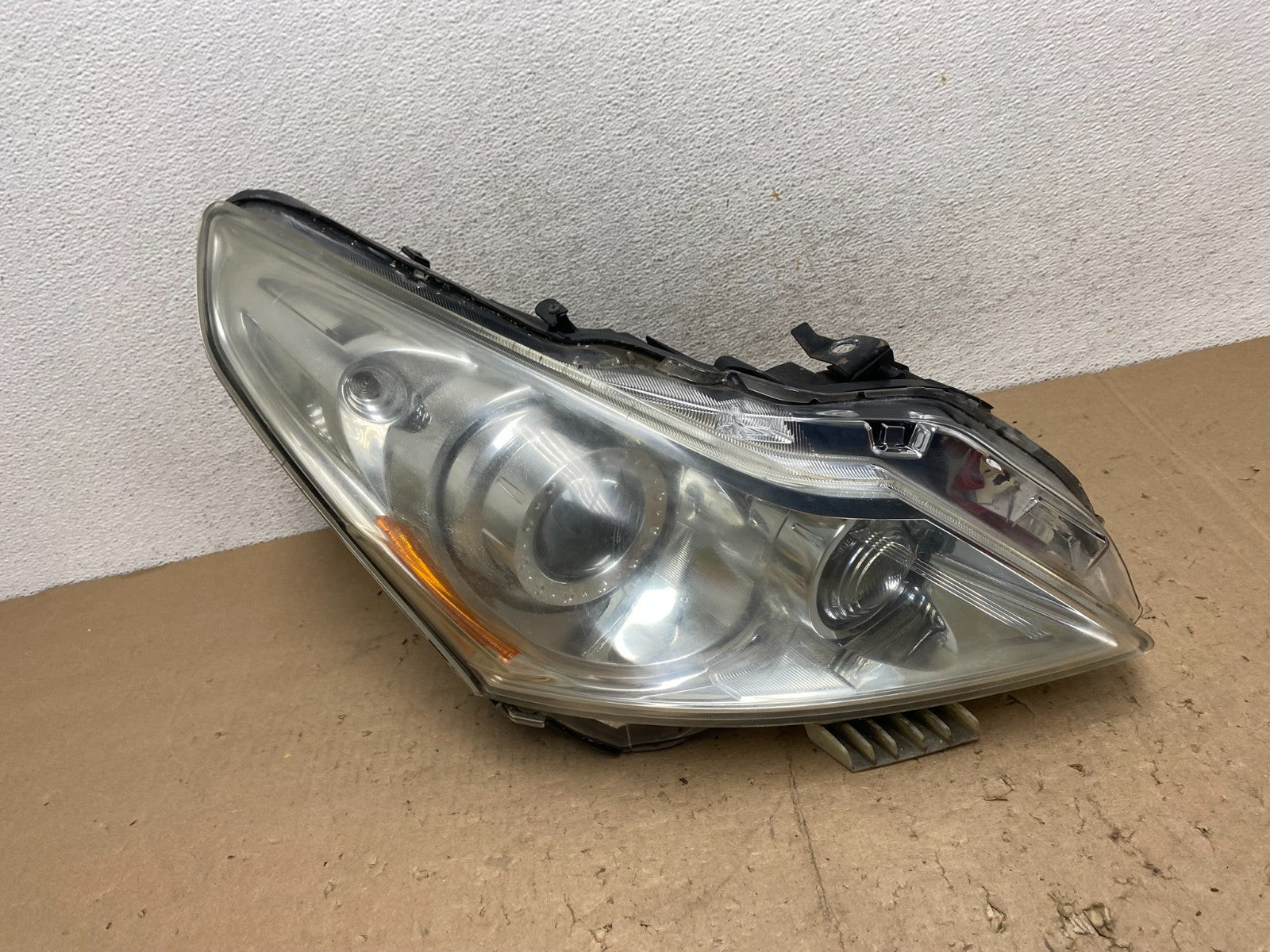 2010-2012 Infiniti G37 Right Passenger Side Xenon HID Headlight AG5648 DW0