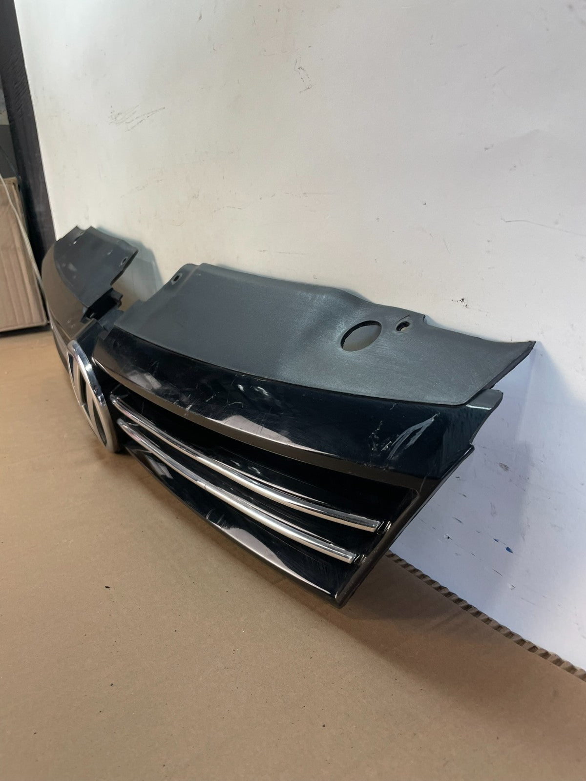 2011 to 2014 Volkswagen Jetta Sedan Front Upper Grille Grill AH8565 DG1