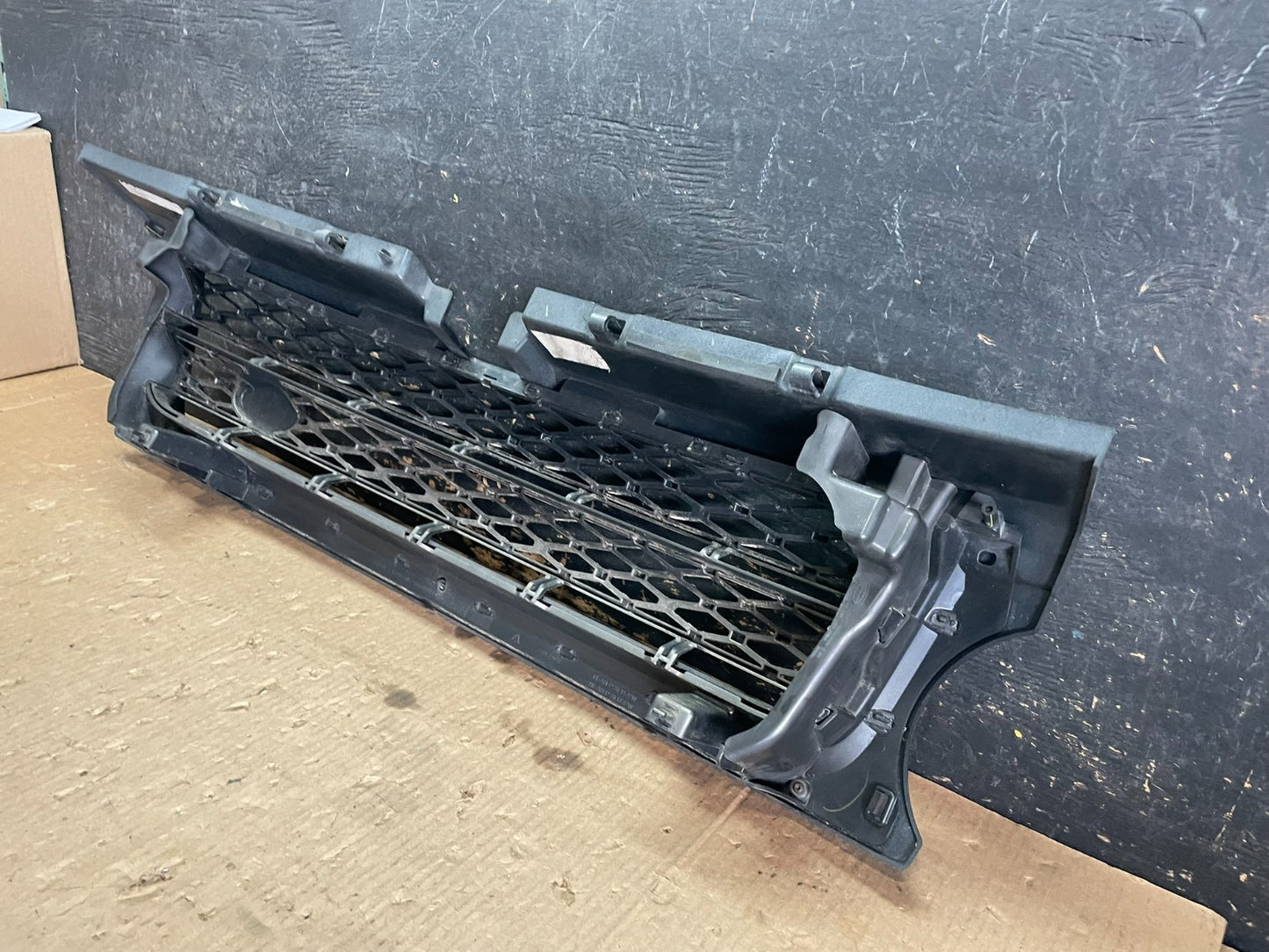 2010 to 2013 Land Rover Range Rover Sport Front Mesh Grille Upper Grill y9846 DG7