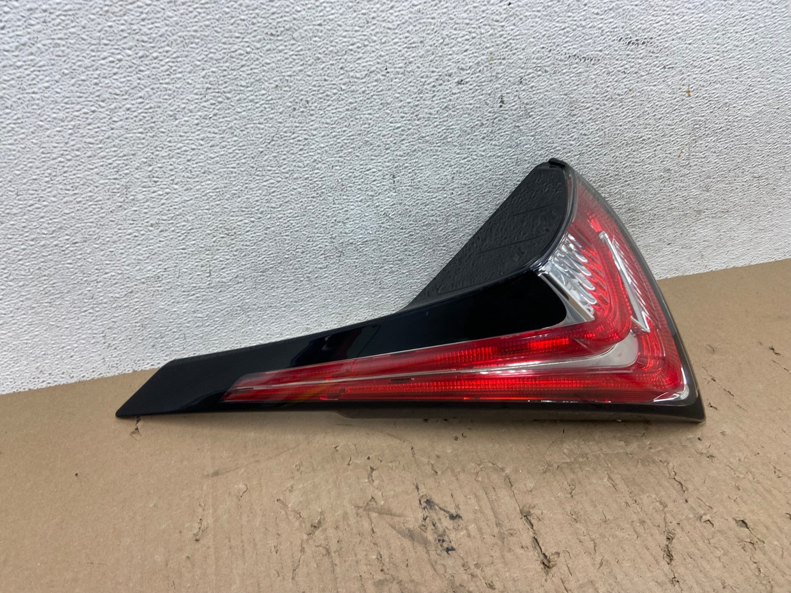 2015 to 2018 Nissan Murano Right Passenger Side Tail Light Inner AE8874 LK2
