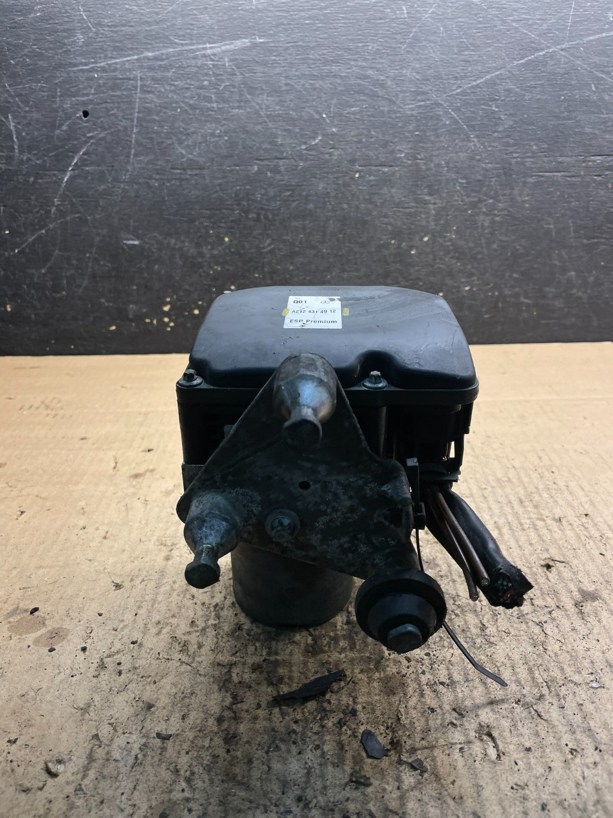 2010-2013 Mercedes W212 ABS Anti Lock Brake Pump Module W6816 DG0