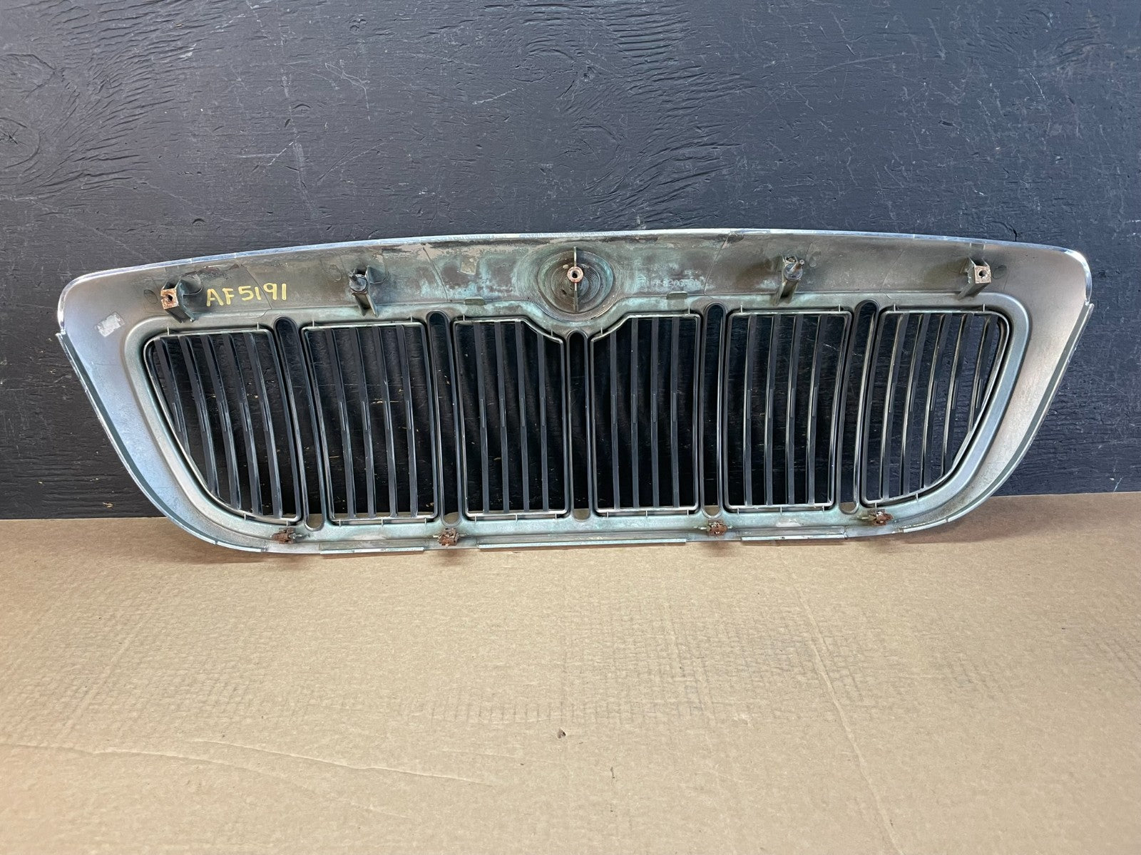 1998 to 2002 Mercury Grand Marquis Front Upper Grill Grille af5191 DG3