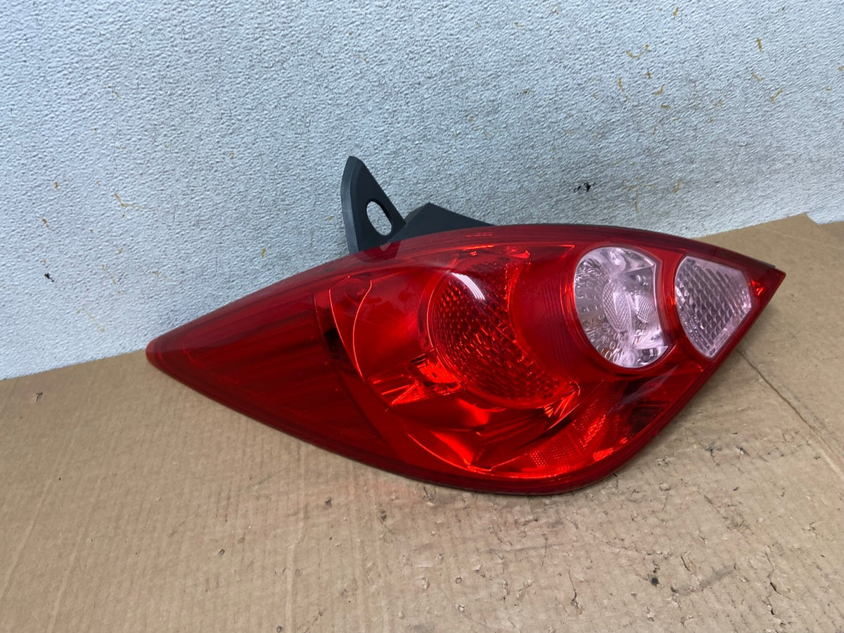 2007 - 2012 Nissan Versa Hatchback Left Driver Side Lh Tail Light AI5582 LK0
