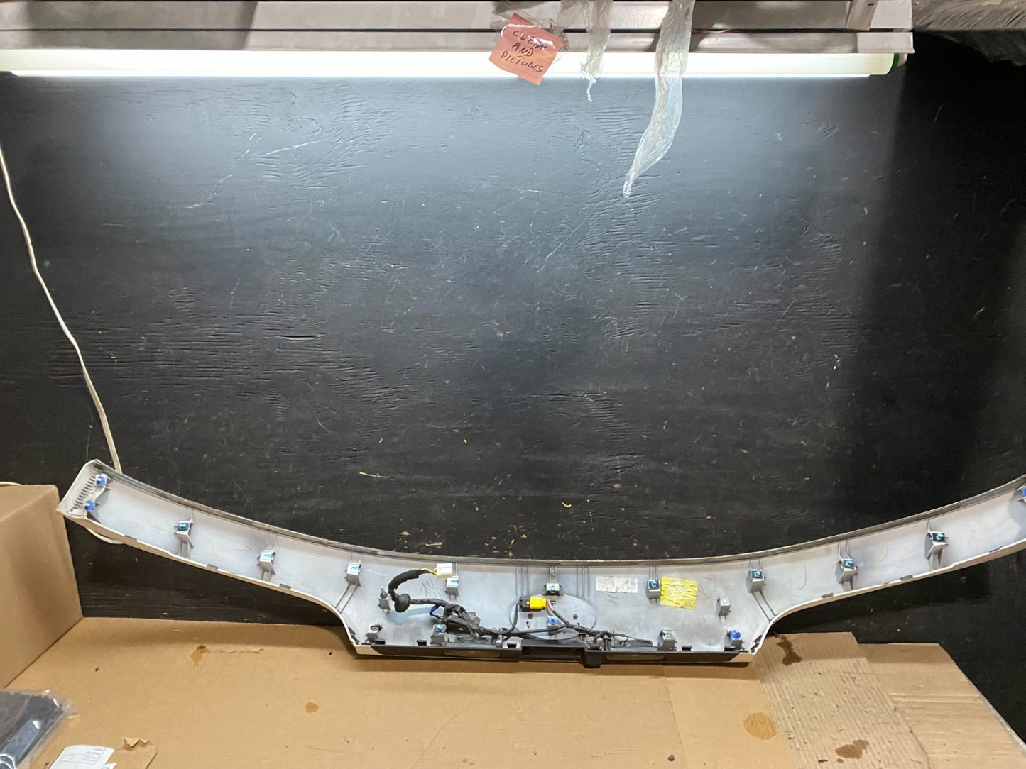 2014 to 2015 Kia Sorento Trunk Lid Emblem Molding Trim Oem V6934 DG5