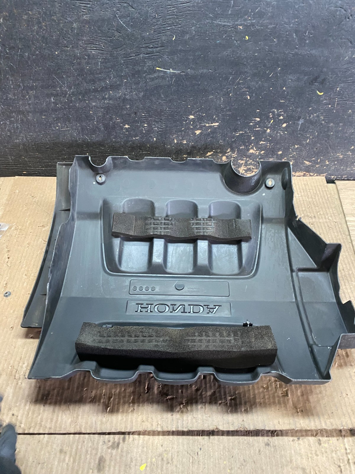 2005 to 2007 Honda Odyssey Black Engine Cover OEM w9850 DG4