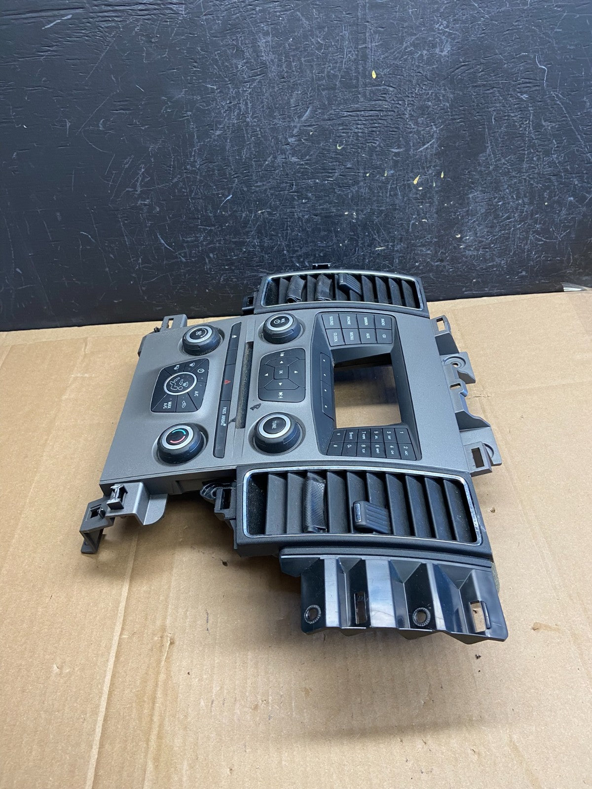 2010-2012 Ford Taurus Front Center Console Climate Radio Control Panel AD2093 DG2