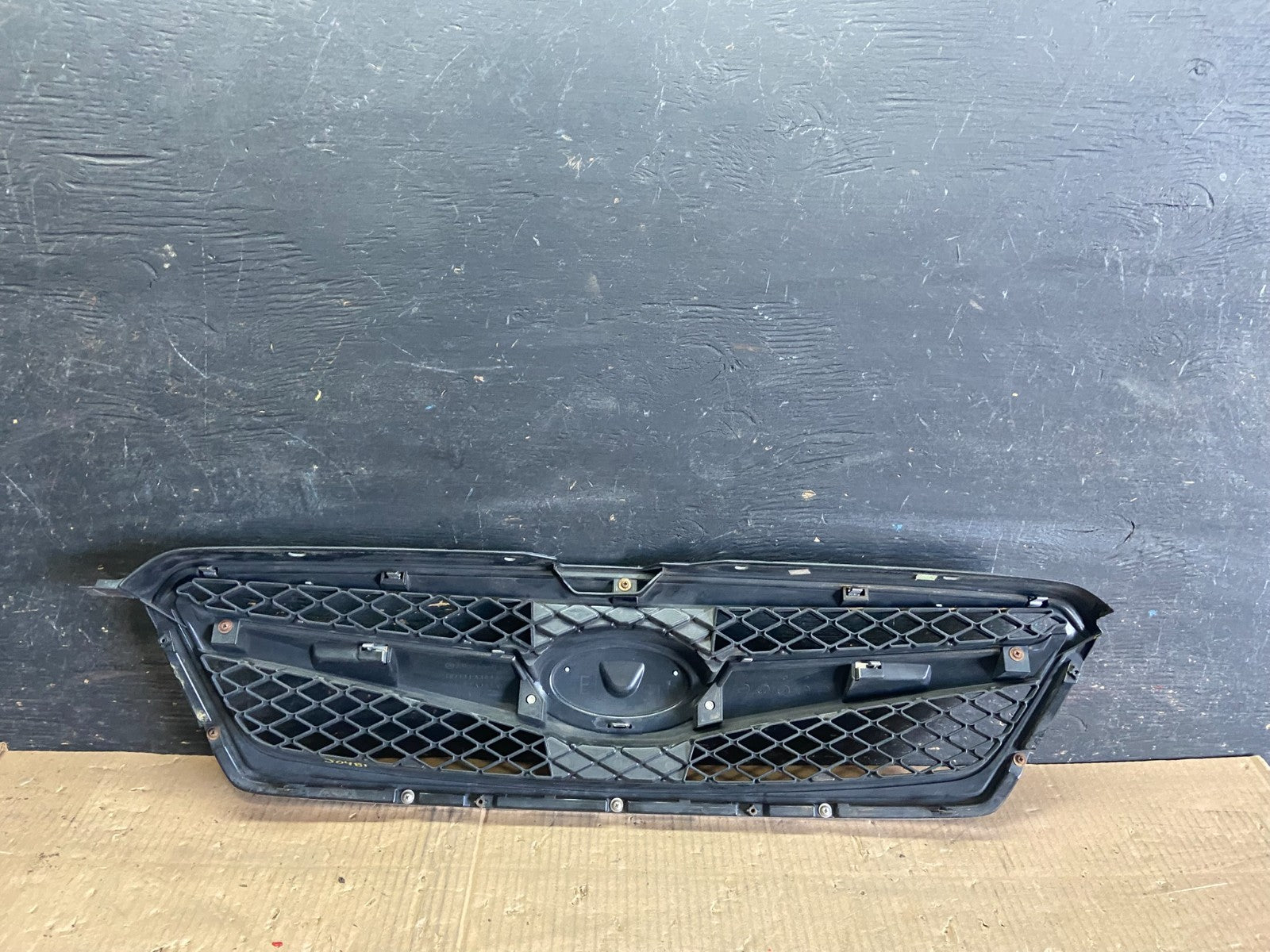 2010 to 2012 Subaru Legacy Outback Wagon Front Grill Grille R5515 DG8