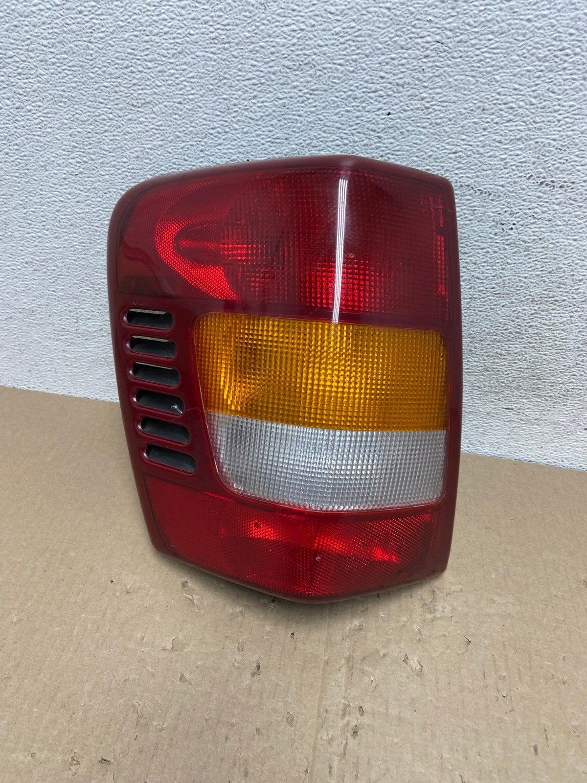 1999 - 2004 Jeep Grand Cherokee WJ Left Driver Lh Tail Light AE9607 LK0
