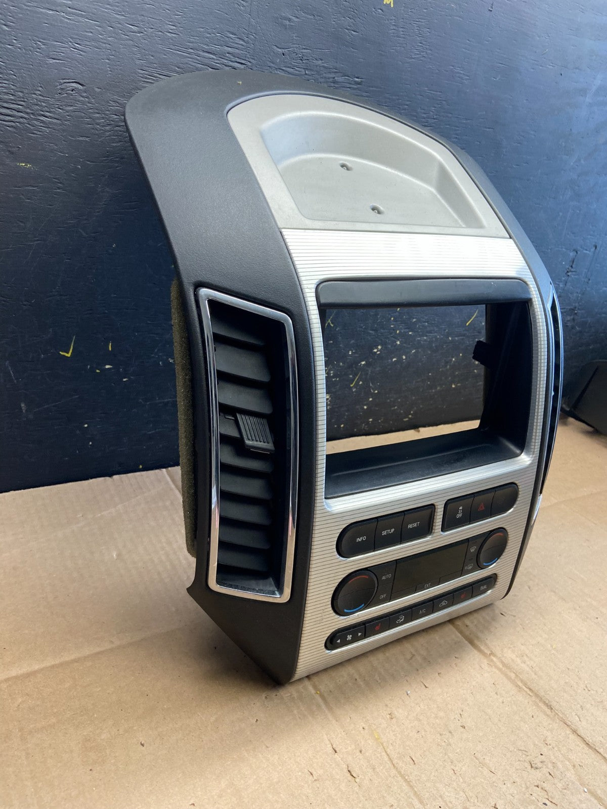 2007 - 2010 Ford Edge Heater Climate Control Radio Control Dash Bezel aa4868 DG3