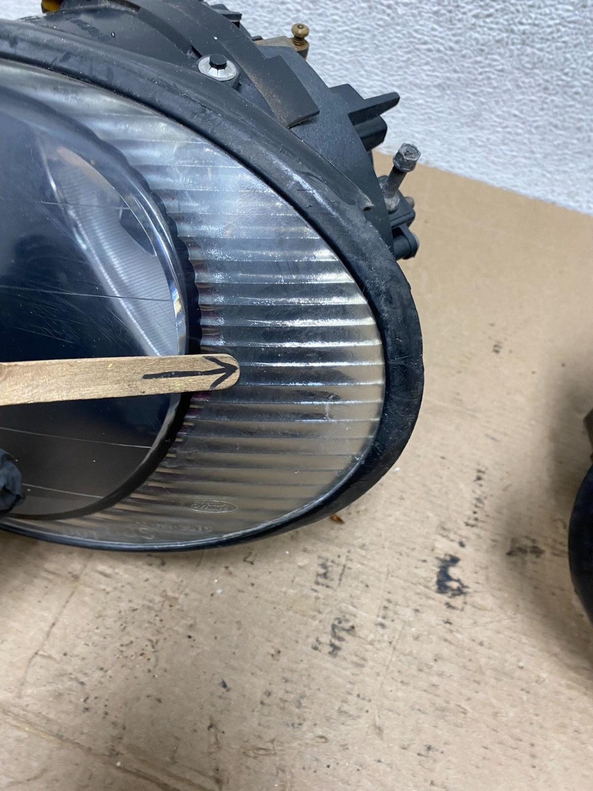 1996 to 1999 Ford Taurus Left+Right Side Headlights AF45196