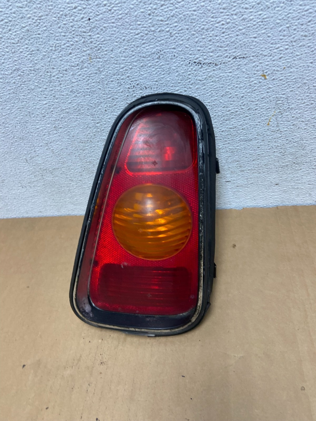 2002-2004 Mini Cooper Hatchback Right Passenger RH Side Tail Light AD2603 DW0