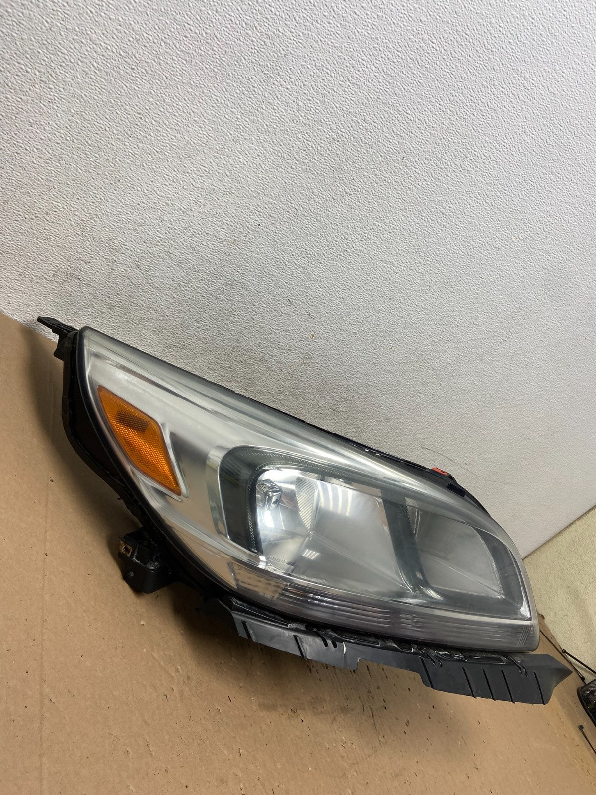 2013 - 2015 Chevrolet Malibu Right Passenger Halogen Headlight AD7744 DW2