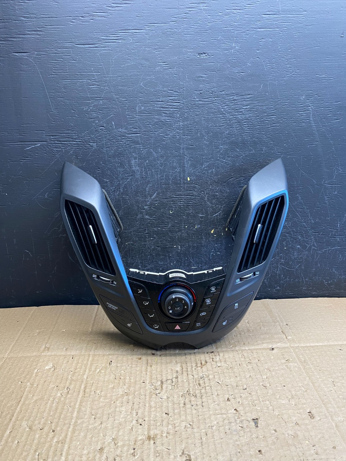 2012 - 2015 Hyundai Veloster Climate Control Panel Trim Air Vents AC9647 DG0
