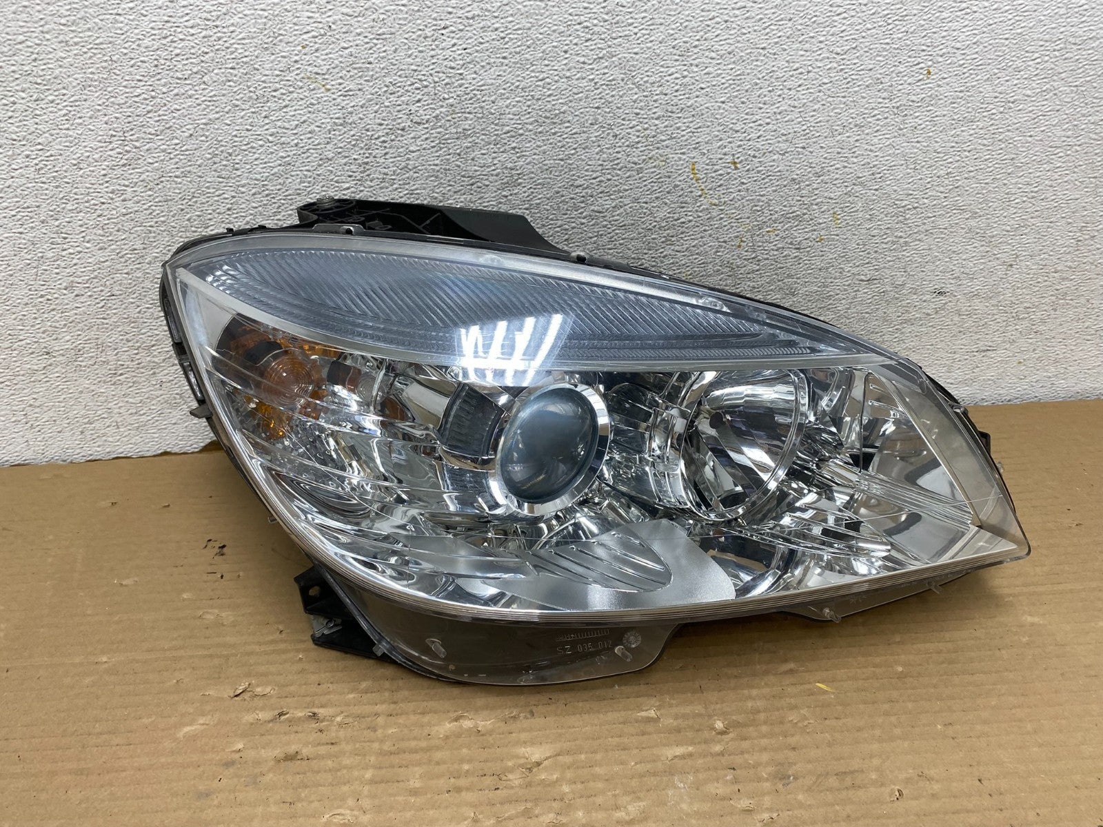 2008 to 2011 Mercedes Benz C-CLASS Right Passenger Side Headlight AH0554 DW0
