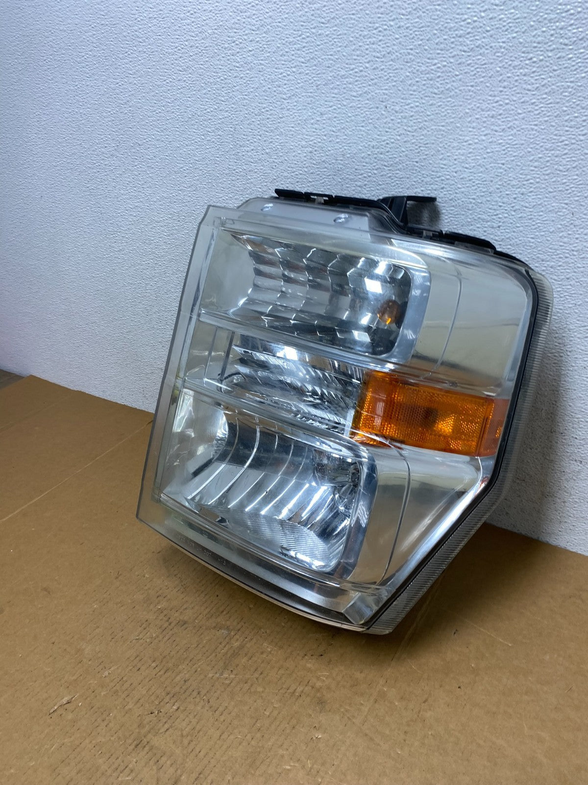 2008-2014 Ford Econoline E150 E250 E350 Left Driver LH Headlight AD9162 DW1