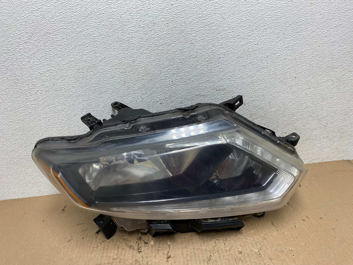 2014 2015 2016 Nissan Rogue Right Passenger RH Halogen Headlight AE8902 LK0