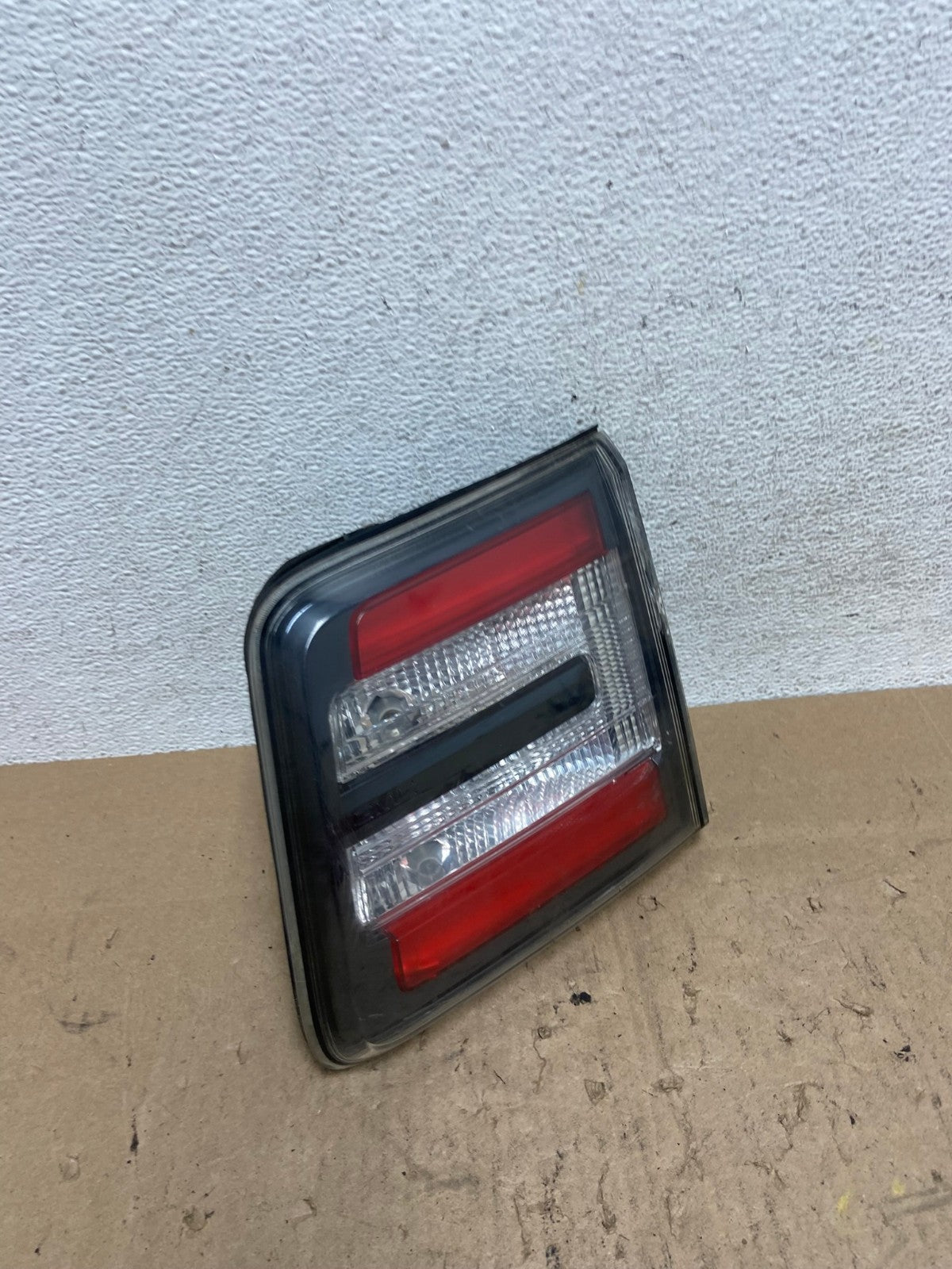 2013 to 2016 GMC Acadia Right Passenger RH Side Inner Tail Light AE6597 LK2
