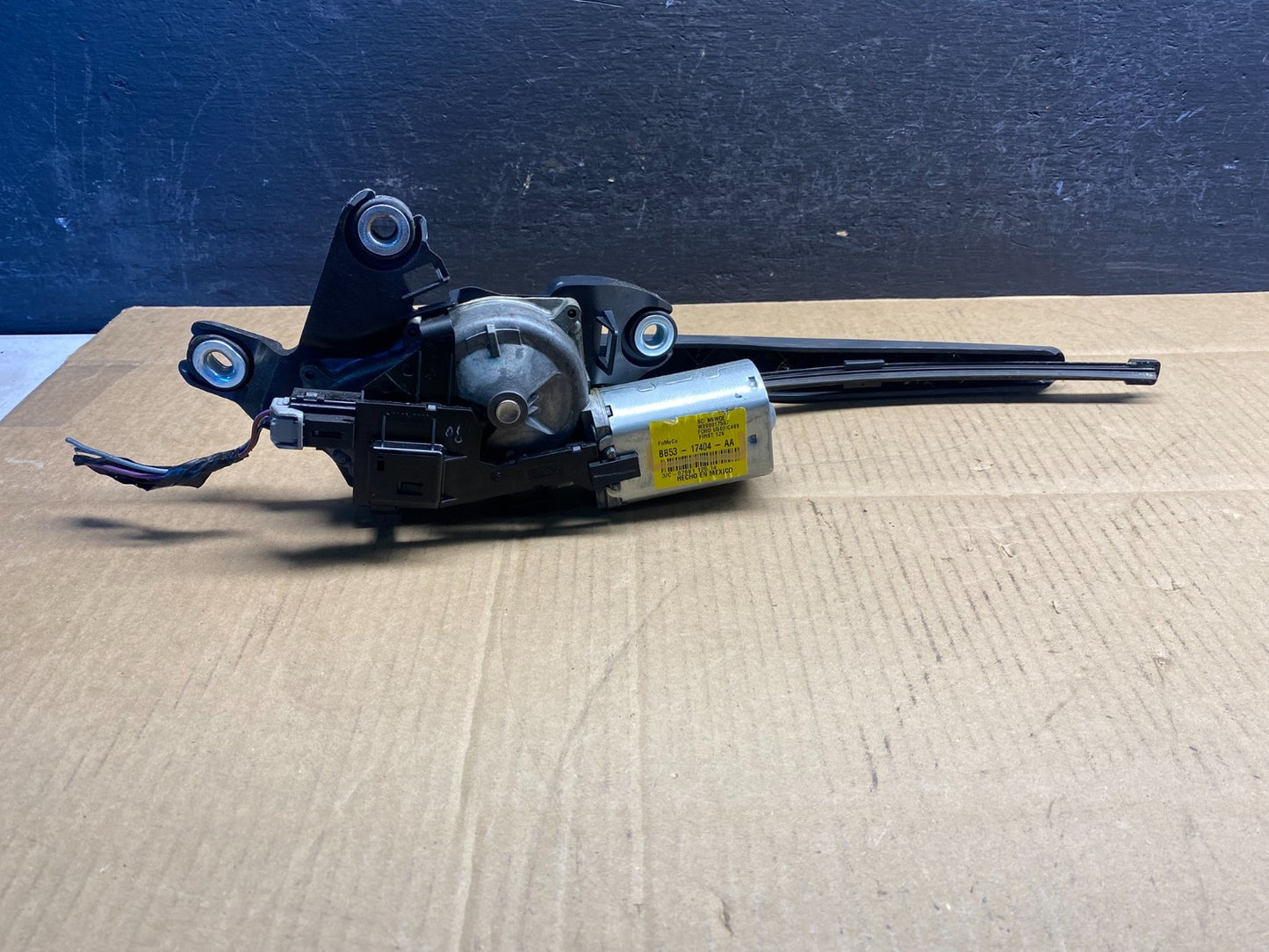 2011 to 2019 Ford Explorer Rear Windshield Wiper Motor AD5018 DG5