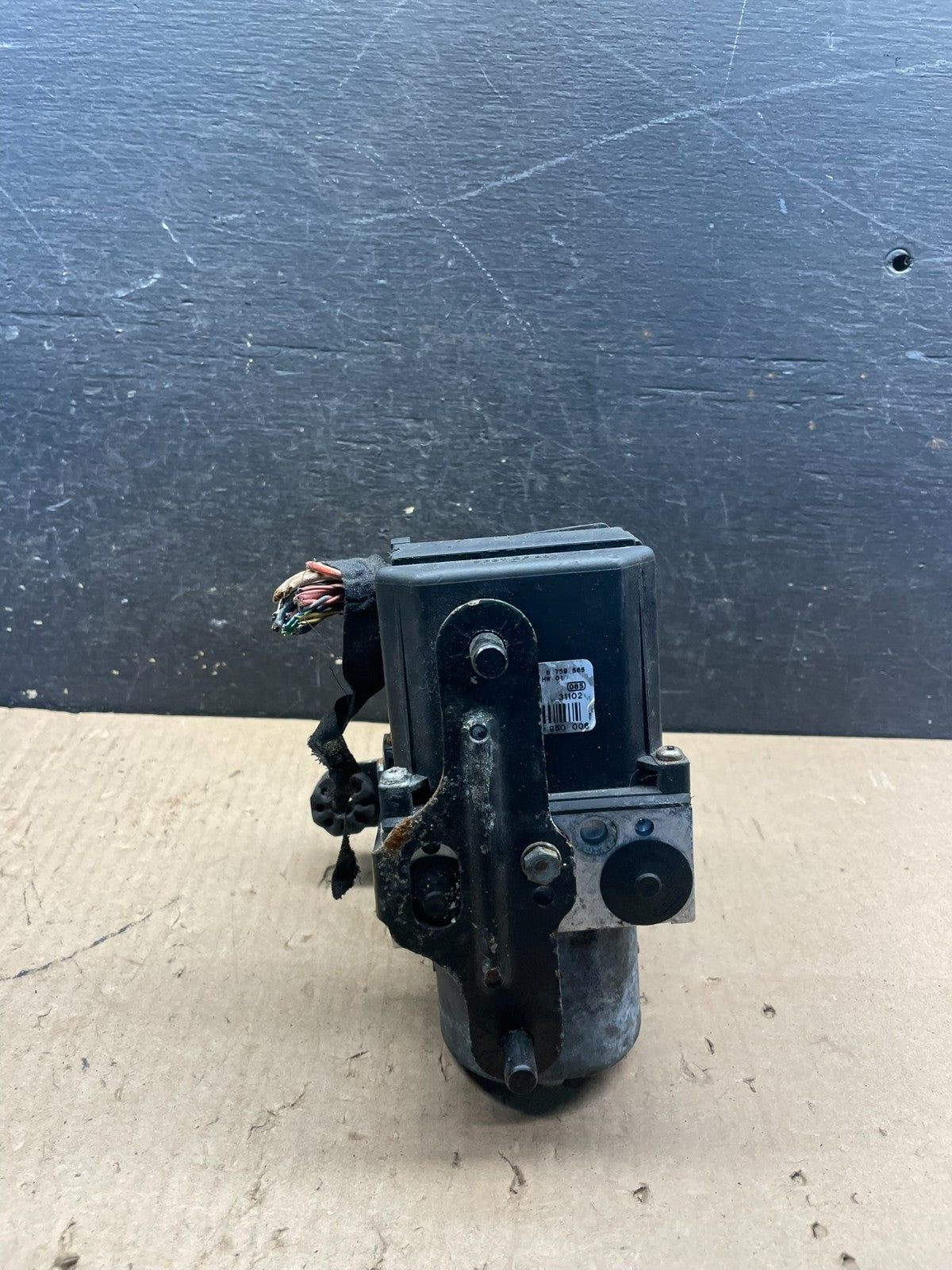 2002 BMW 745i ABS Anti-Lock Brake Pump 6759563 S8027 DG0