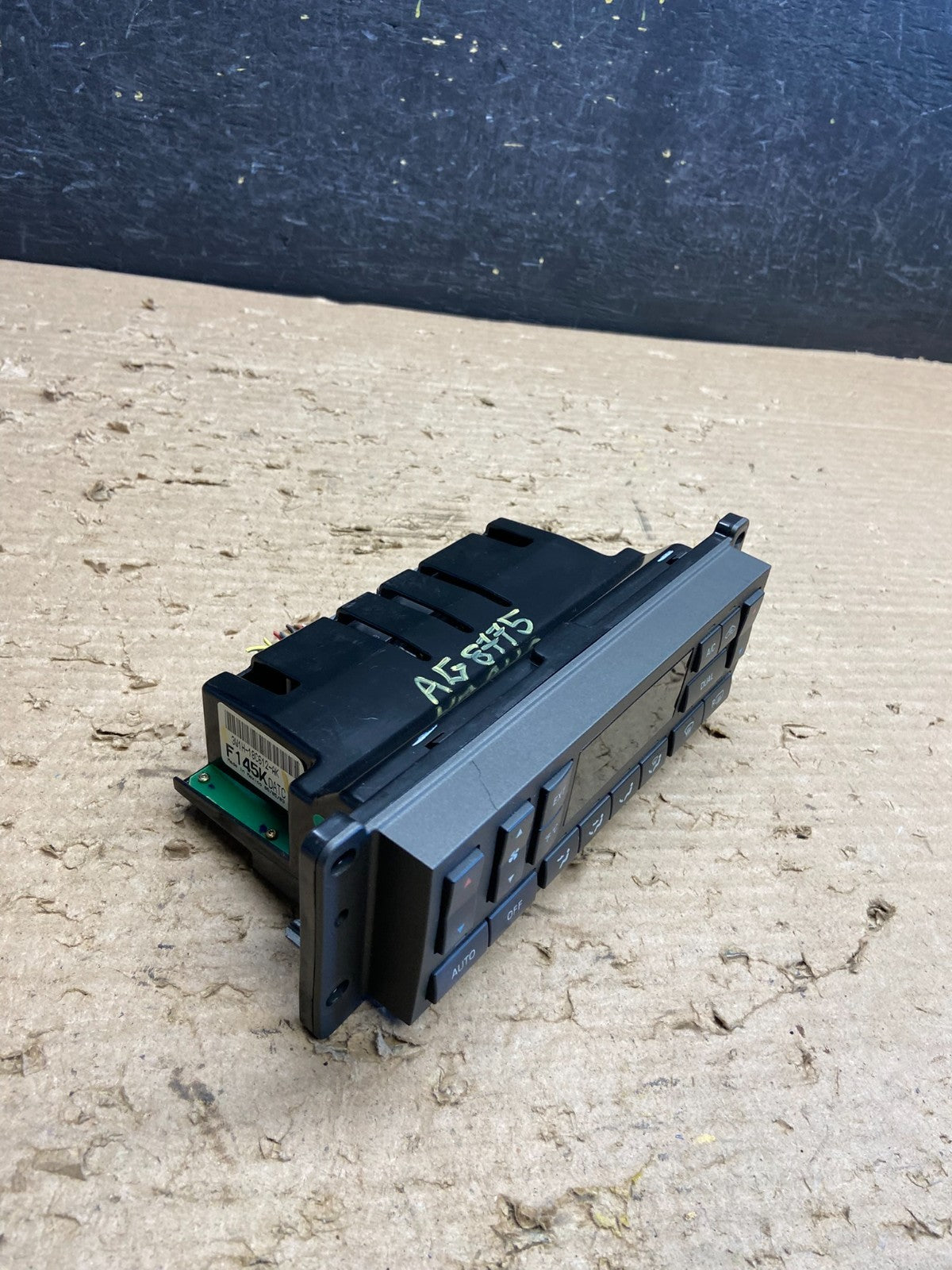 2003 to 2006 Lincoln Town Car Climate Control Panel AG8775 DG1