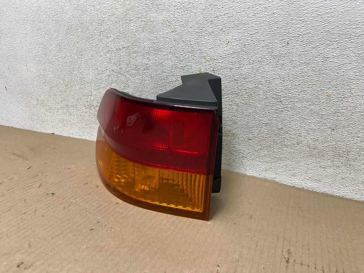 2002 2003 2004 Honda Odyssey Left Driver LH Side Tail Light AH5788 LK2