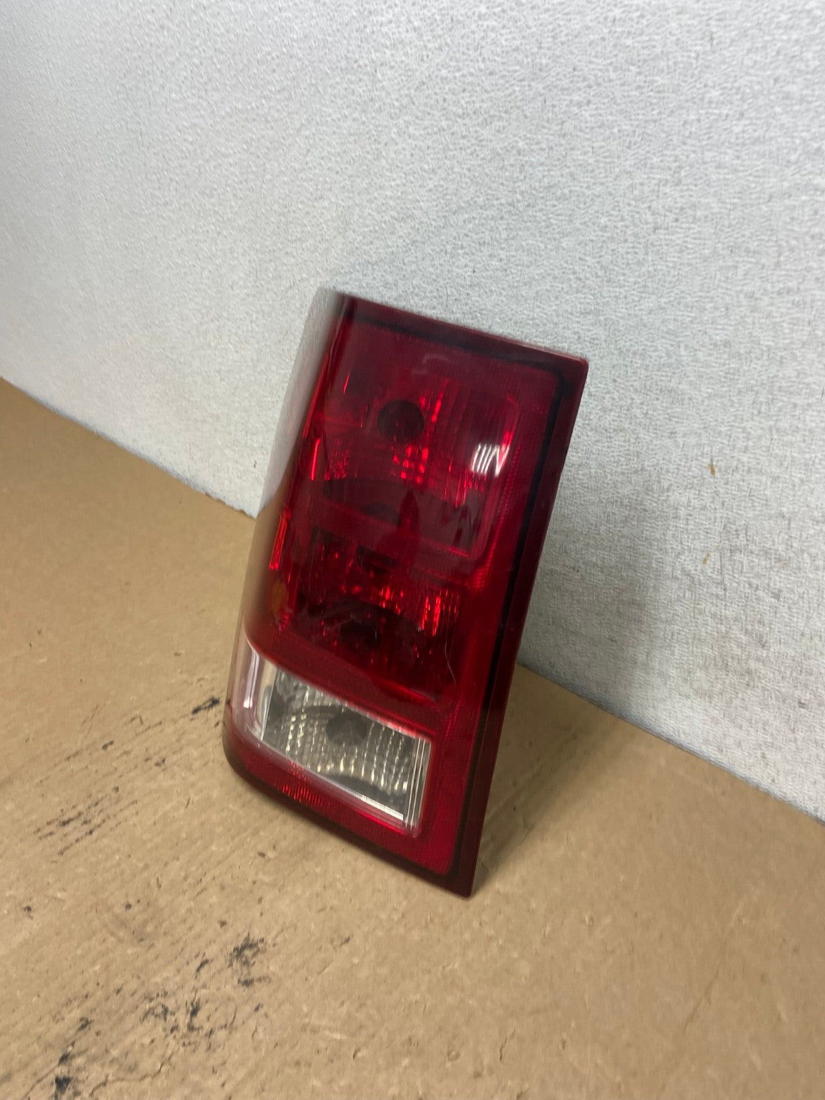 2005 to 2006 Jeep Grand Cherokee Left Driver Side Lh Tail Light AG2224 LK1
