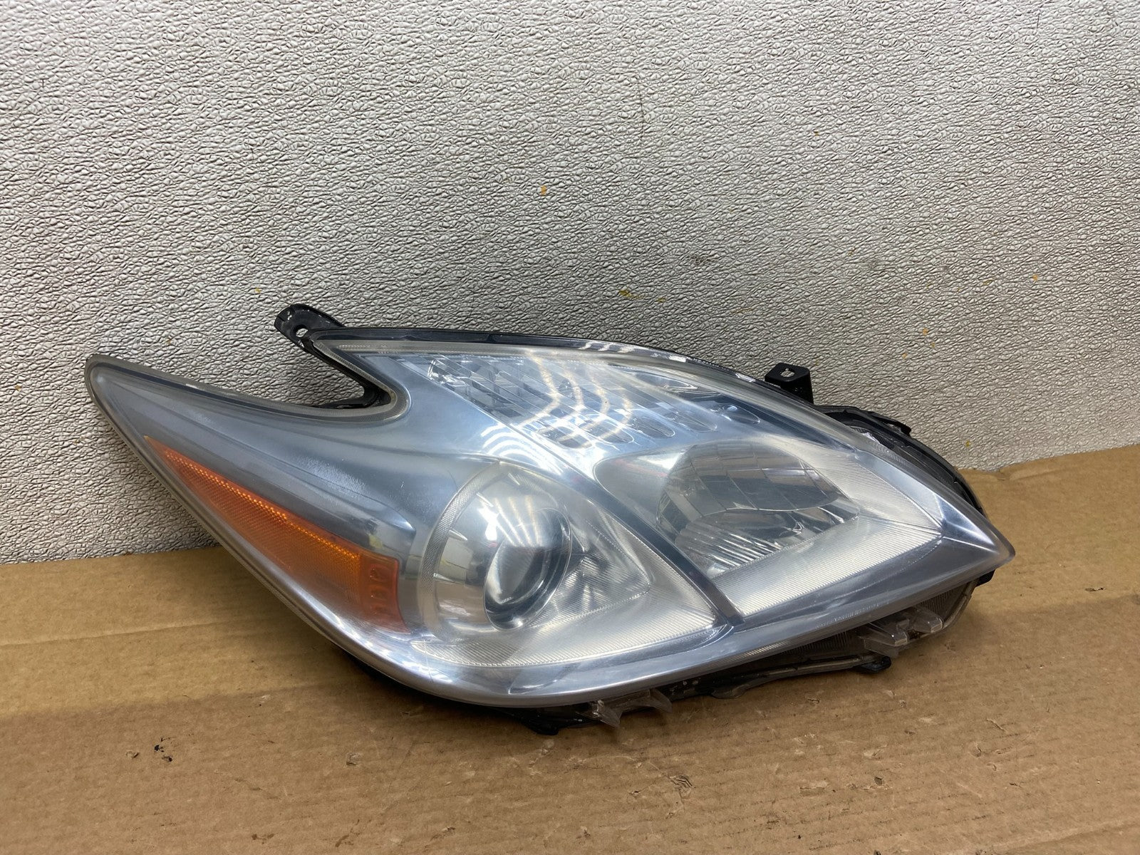2010 - 2011 Toyota Prius Right Passenger Rh Halogen Headlight OEM AB5142 DW0