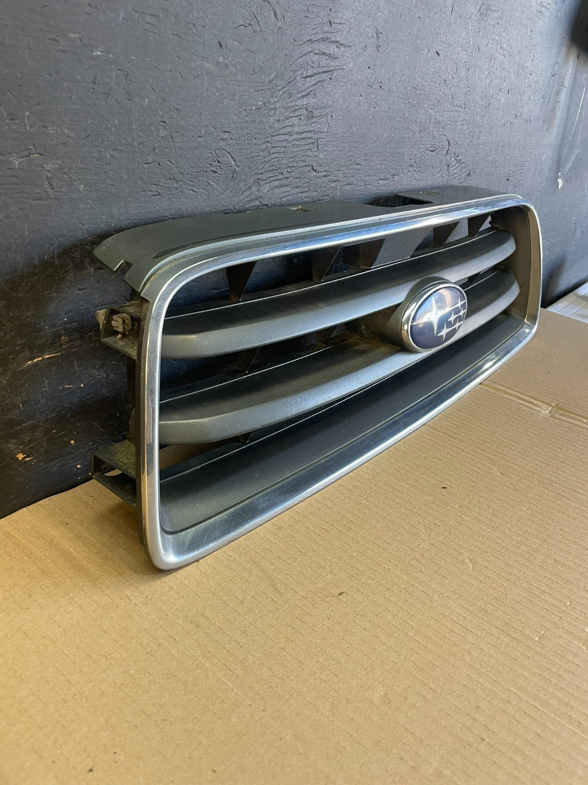 2003 to 2005 Subaru Forester Front Upper Grill Grille AE3490 DG2
