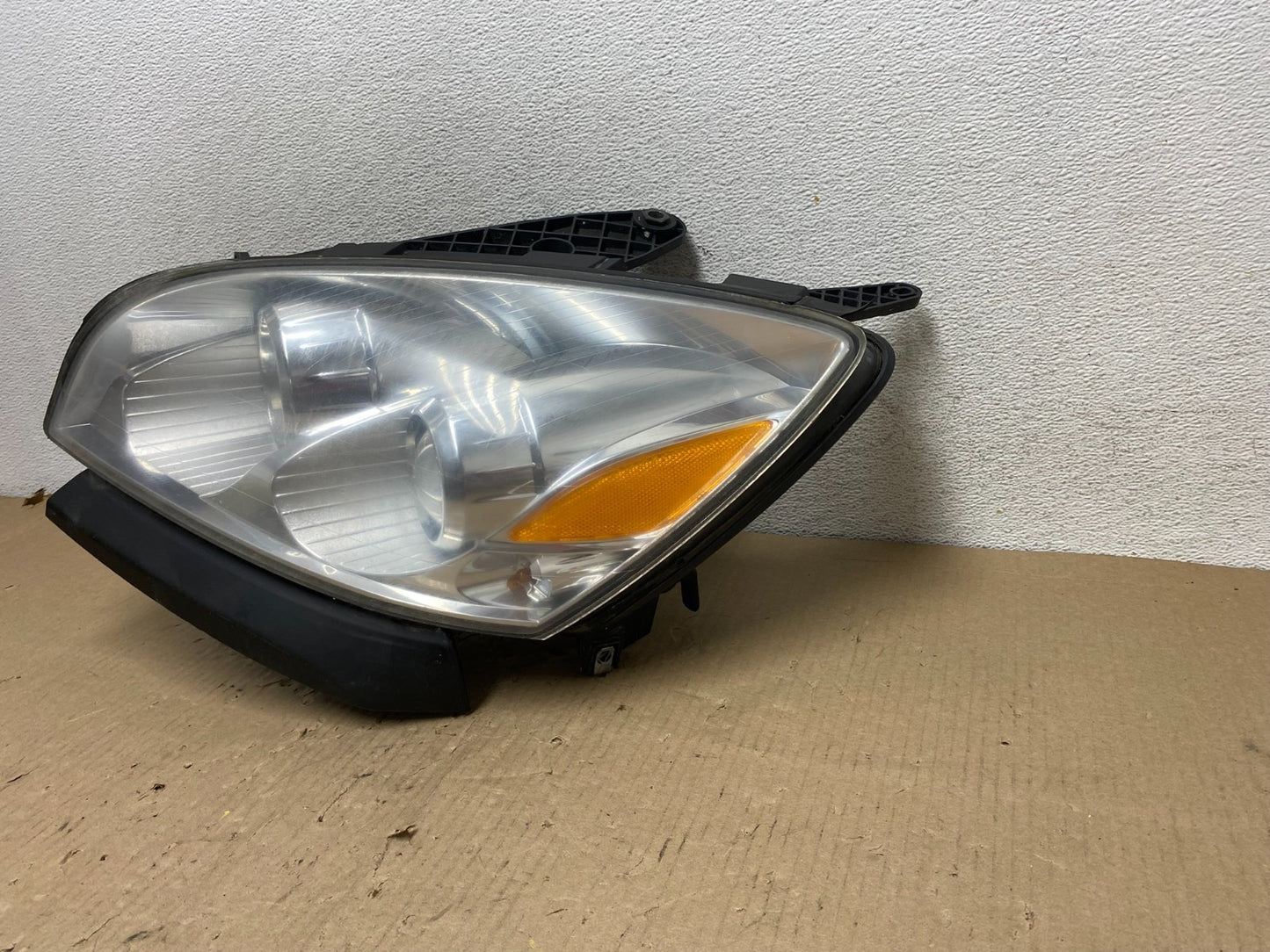 2007 to 2010 Saturn Outlook Left Driver LH Halogen Headlight AG8015 DW2