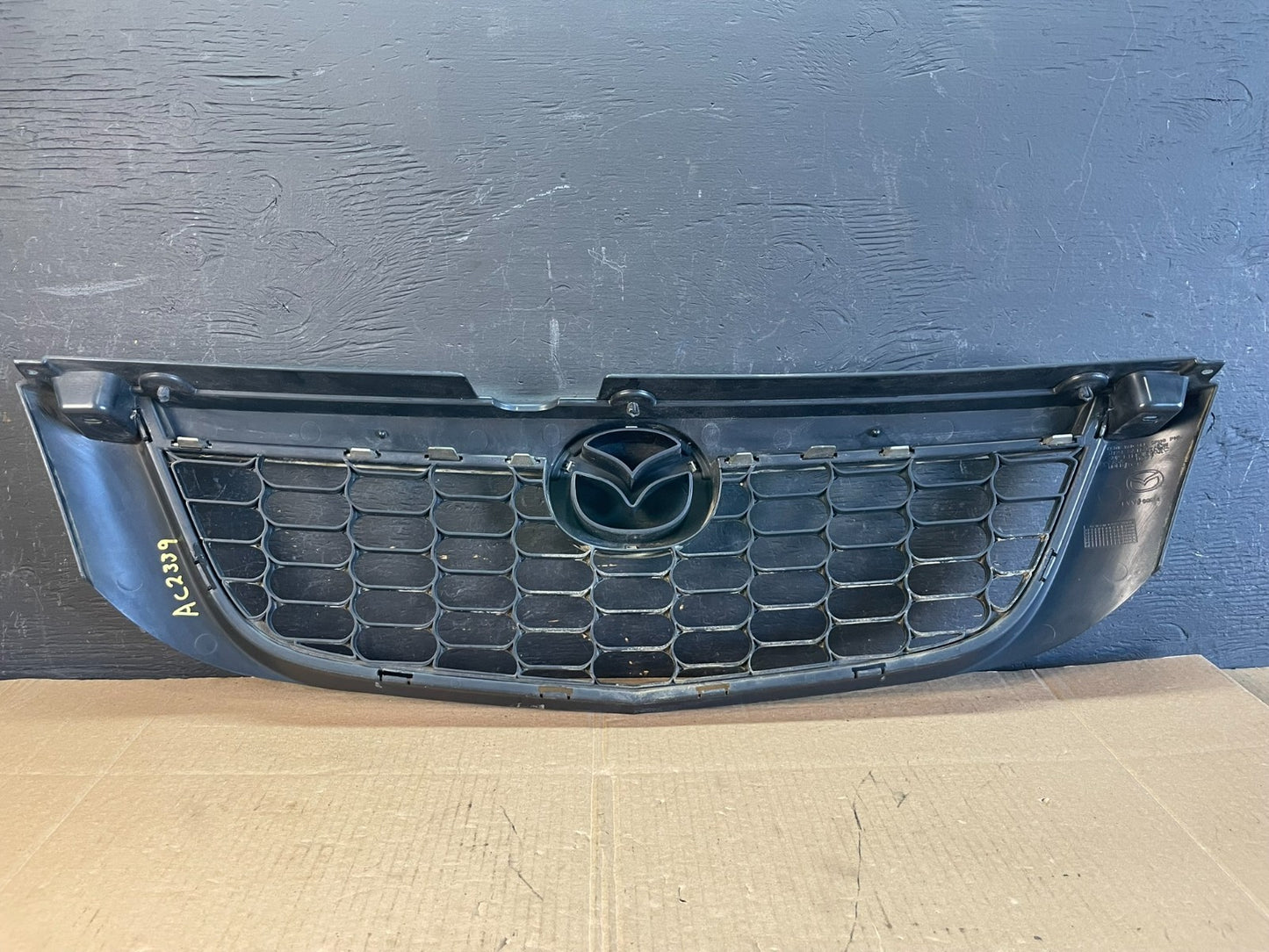2008 - 2011 Mazda Tribute Front Upper Grille Grill Oem ac2339 DG3