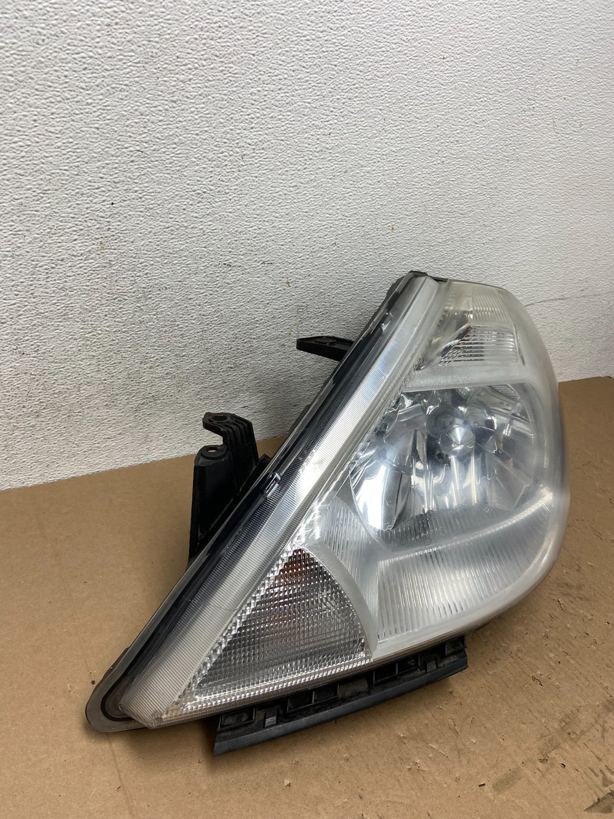 2008 to 2012 Nissan Versa Headlight Halogen Left Driver Lh Side AD7750 DW2