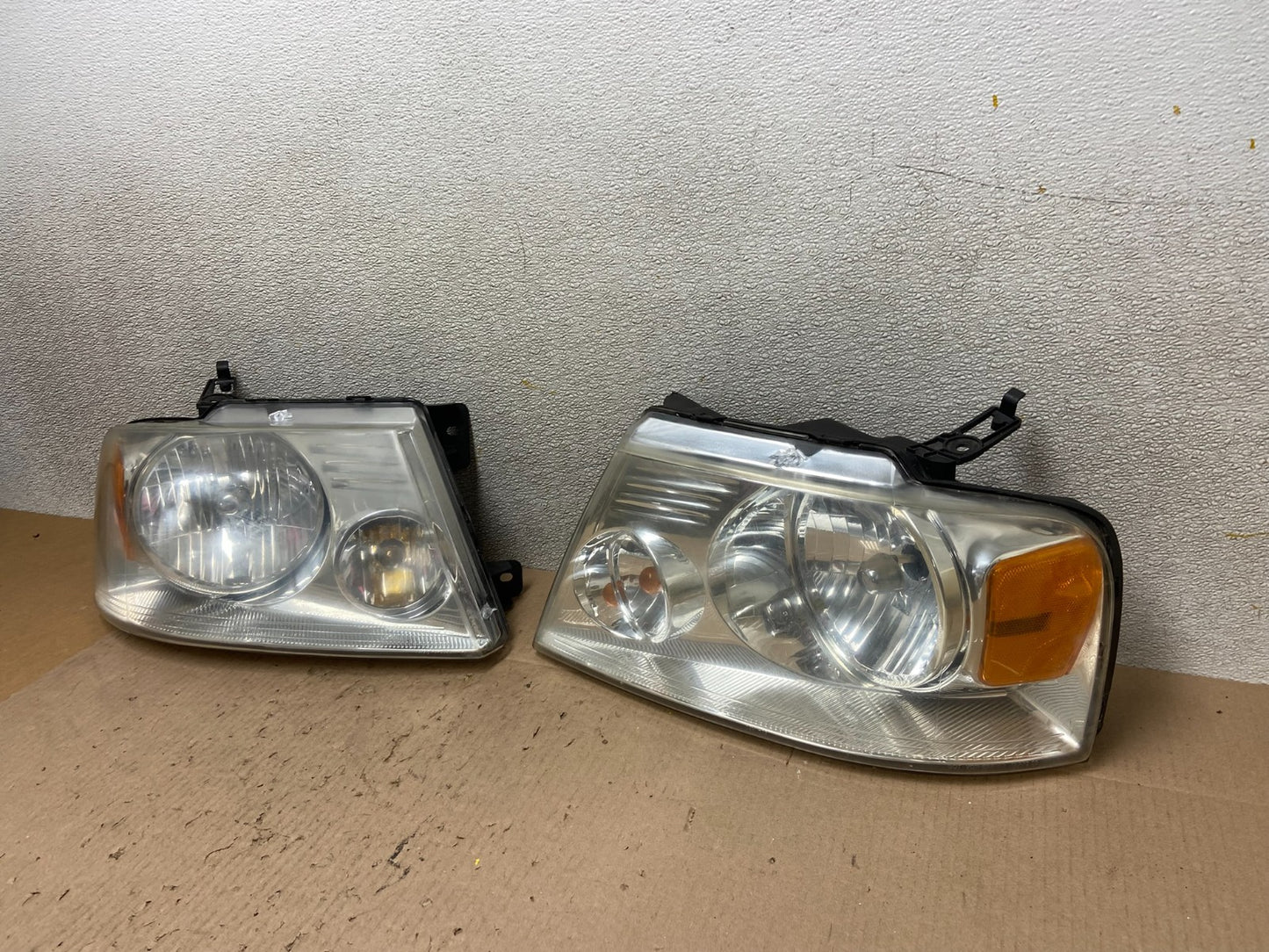 2004 to 2008 Ford F-150 F150 Left+Right Halogen Headlights Z6176 DW1