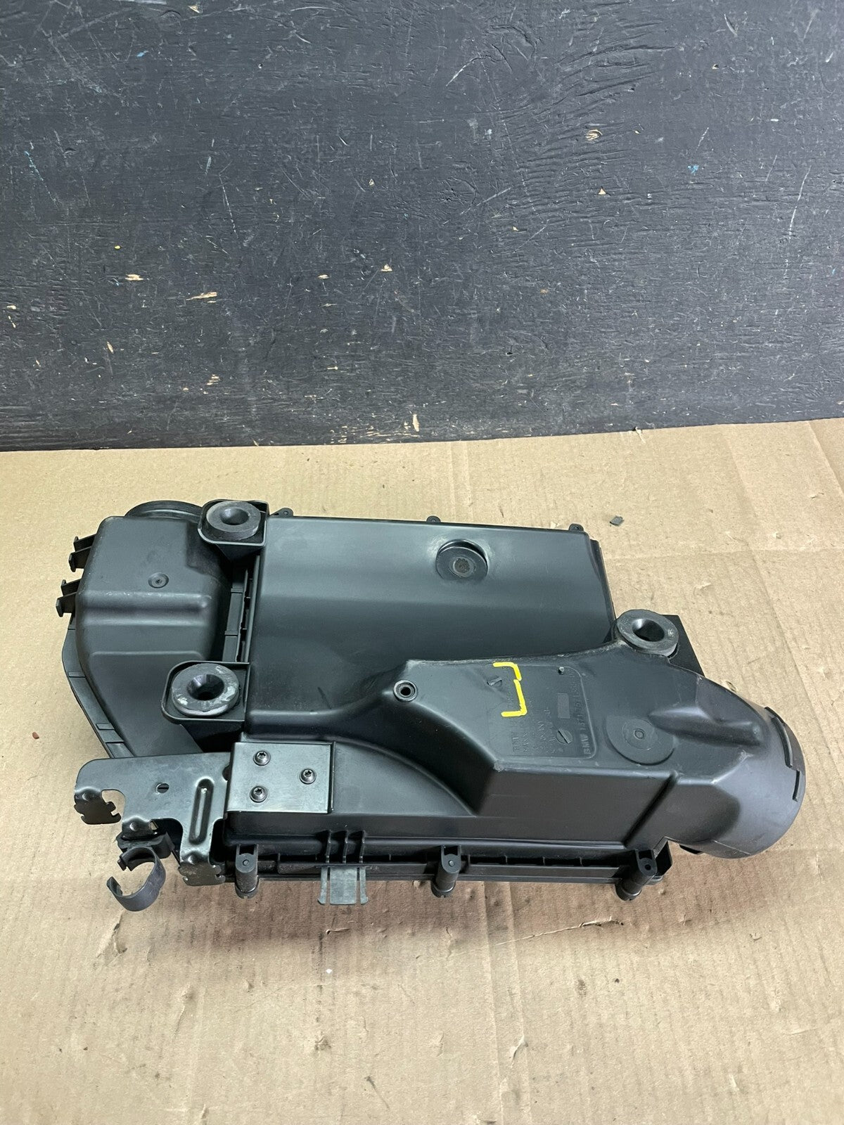 2007 to 2010 BMW X5 Air Intake Cleaner Filter Housing Box M2542 DG4