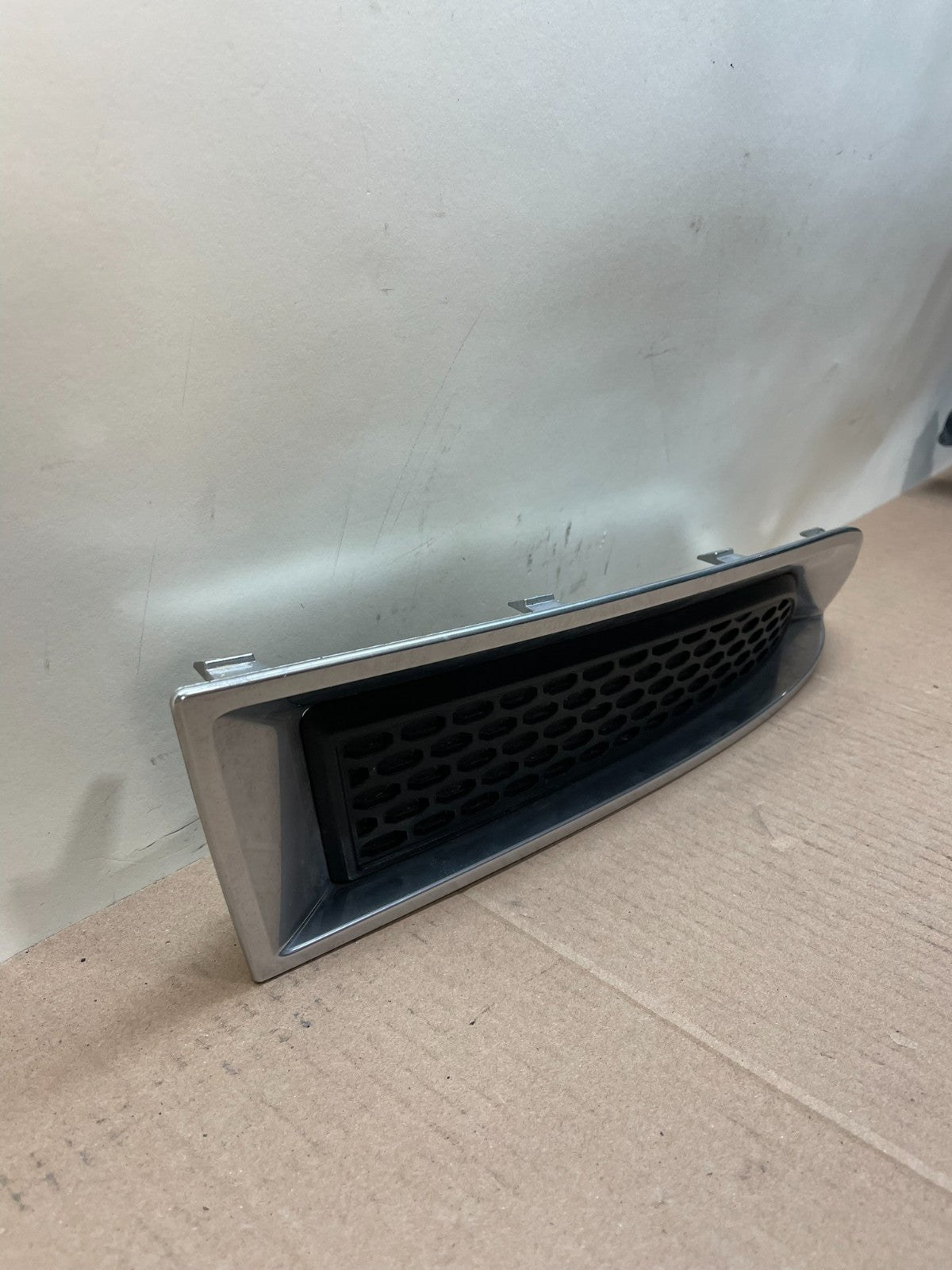 2013-2016 GMC Acadia Front Right Passenger Side Bumper Upper Grille OE aj0722 DG1