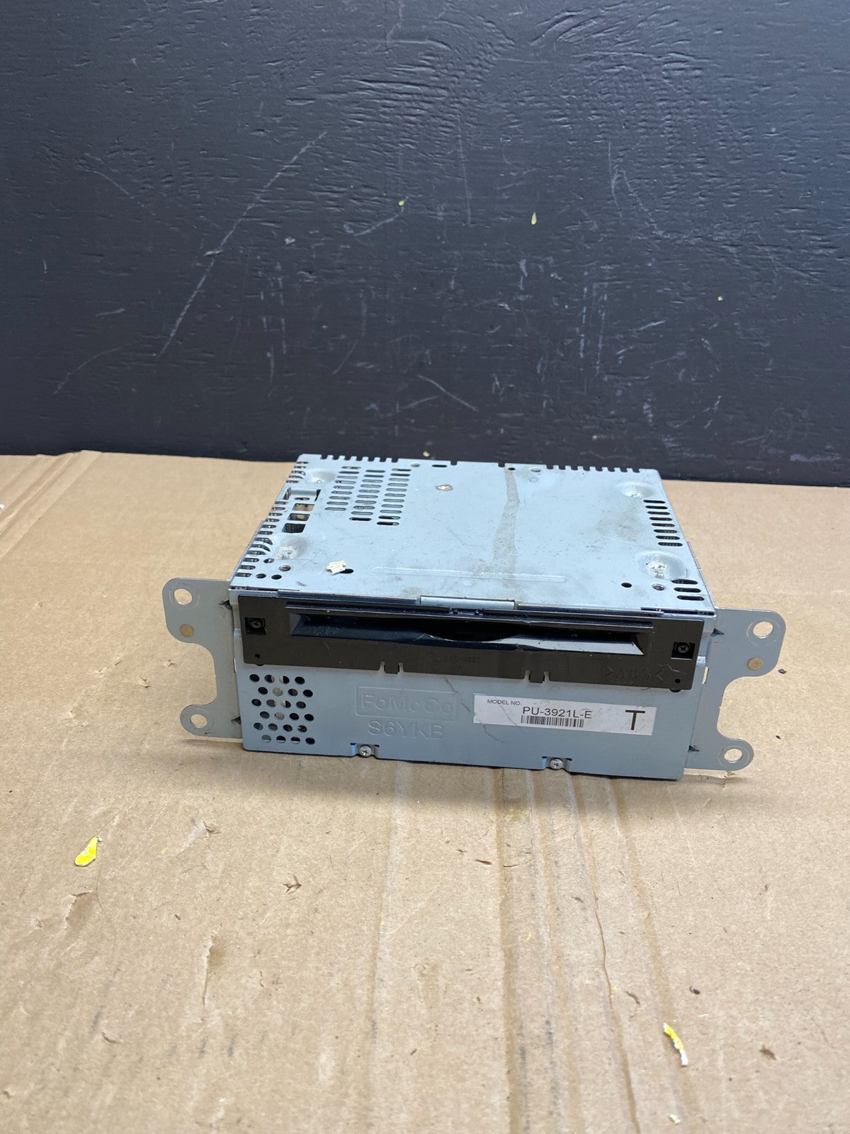 2018 to 2019 Ford Explorer Audio Equipment Radio Receiver AM FM CD AB8769 DG0