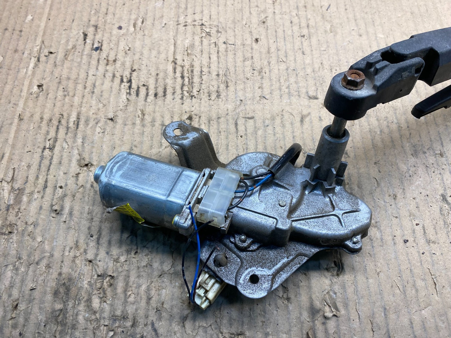 2006 to 2005 Mazda 5 Windshield Rear Wiper Motor Y1378 DG2